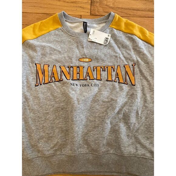 NWT Divided H&M women’s grey gold crew neck graphic print pullover sweater sz M - Picture 3 of 8